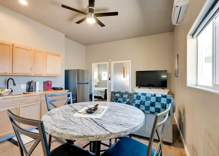 Holiday home Walk To Wineries: Wine Country Retreat! Elgin